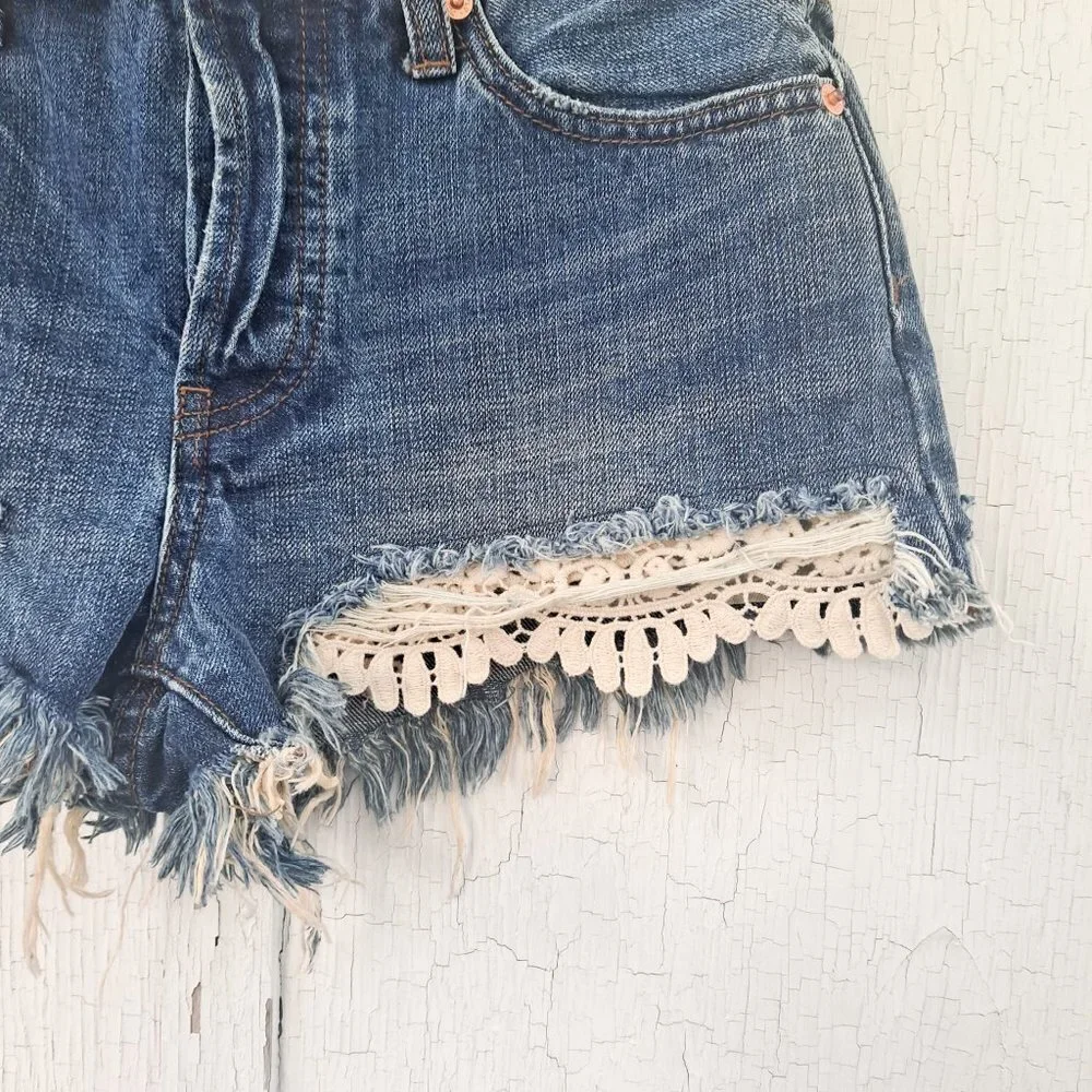 We The‎ Free Distressed Jean Denim Shorts 26 Lace Cut Off Summer Festival